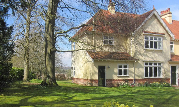 Winchester Apartment | Comfortable apartment with country views on northern edge of Winchester