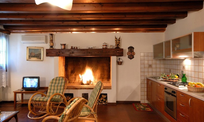 Vigonza Apartment | Comfortable apartment in Villa Veneta with pool near Padua