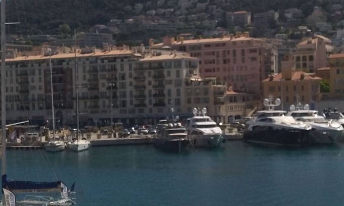 Quartier du Port Apartment | Comfortable apartment close to the historic center and the sea