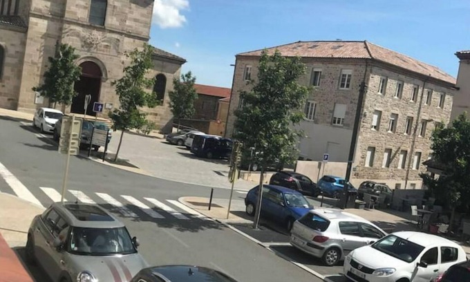 Pelussin Apartment | Comfortable apartment in the village center