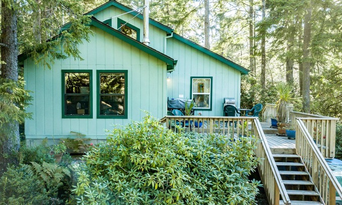Manzanita House | Comfortable cottage with a washer/dryer, fireplace, deck, beach access
