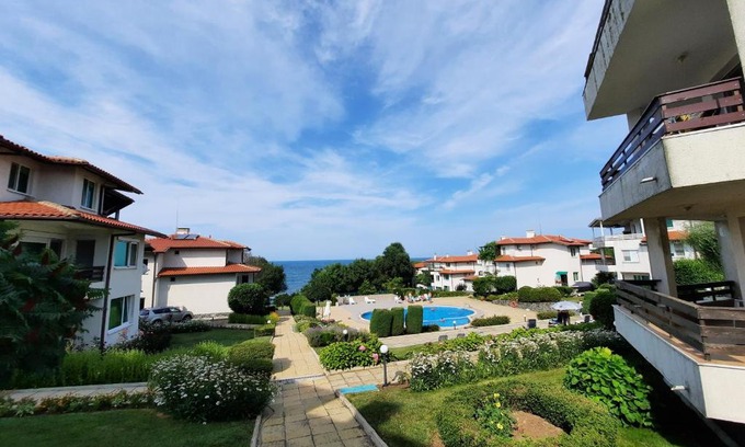 Lozenets Apartment | Comfortable, cozy three-room family apartment with a sea view