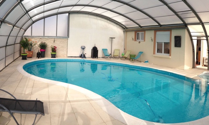 La Tranche-sur-Mer House | Comfortable country house 250m from the sea with large covered swimming pool