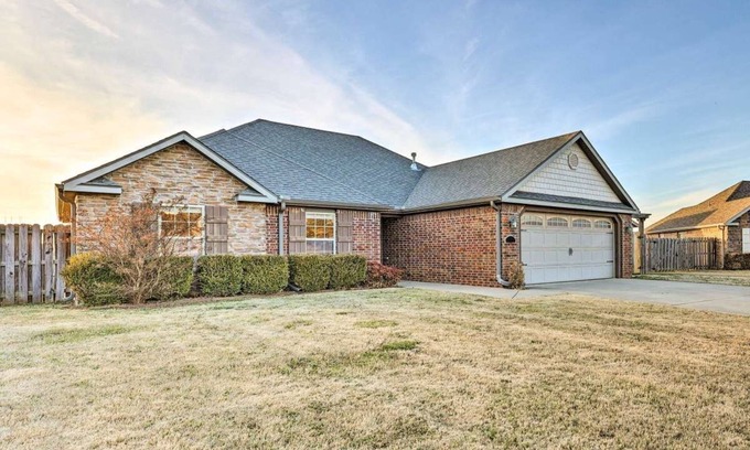 Bentonville - Fayetteville House | Comfortable Home in Springdale