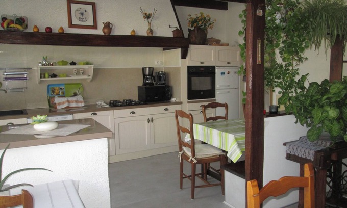 Marennes House | Comfortable house Wi-Fi near all shops 8 adults + 1 baby pets yes