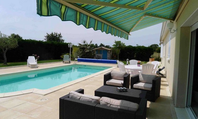 Thaims House | COMFORTABLE HOUSE with private pool and large landscaped garden