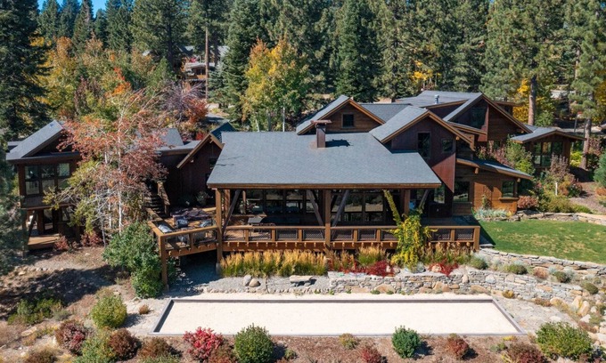 Truckee Cabin | Comfortable Luxury Close to Northstar Village, Trails, & Slopes!