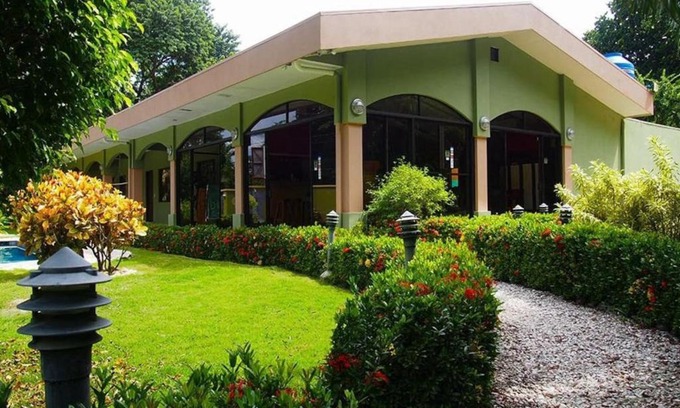 Potrero Hotel | Comfortable room with 2 beds in charming hotel in Potrero with pool - TV and AC