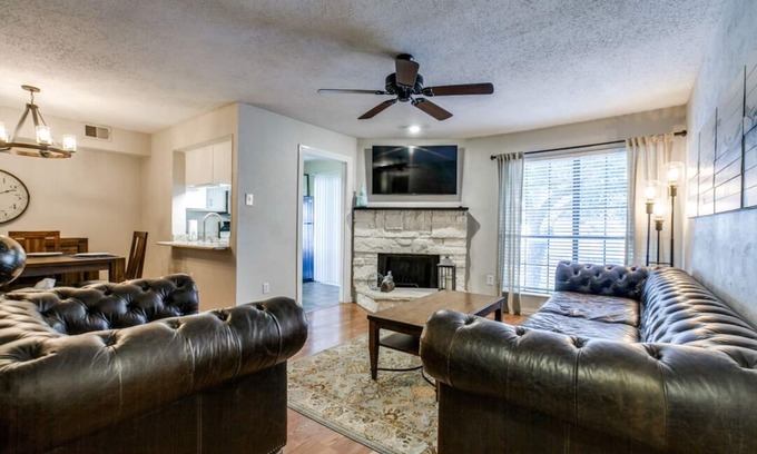 Far North Dallas Condo | Comfortable Southwest Living