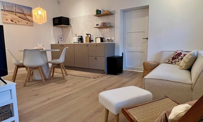 Municipality of Bergen Apartment | Comfortable studio located just 200 meters from Bergen aan Zee beach.