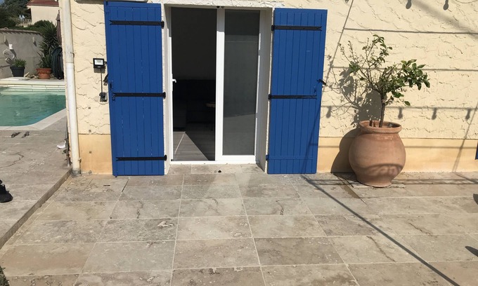 Arles Apartment | Comfortable studio on the first floor of a villa