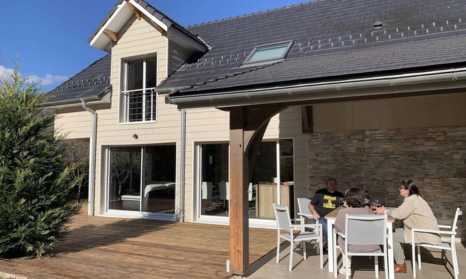 Saint-Mamet House | Comfortable villa, air conditioning, 3 bedrooms, 3 bathrooms, garden