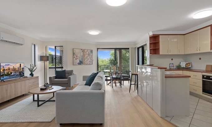 Brisbane Apartment | Comfy 2-Bedroom Family Apartment with Free Parking