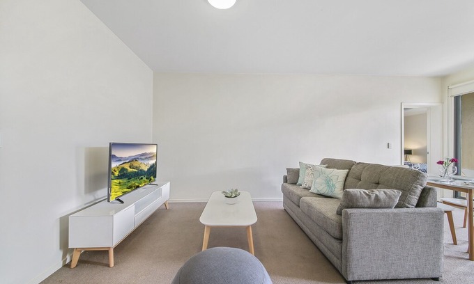 Kensington Apartment | Comfy 2BR Suite Near Flemington Races, FREE Parking
