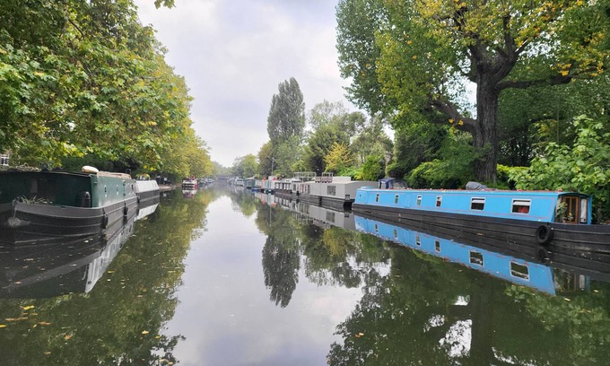 Westbourne Green Boat Rental | Comfy Canal Boat in Little Venice for Family & Friends