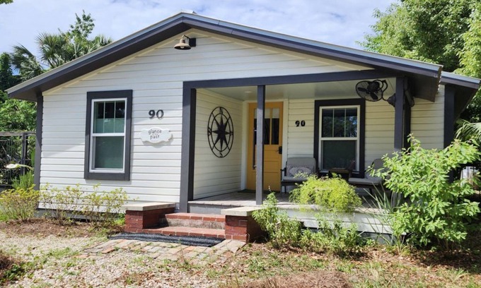 Historic Downtown Apalachicola Cottage | Comfy Cottage in Apalachicola; Easy Walk to Downtown!