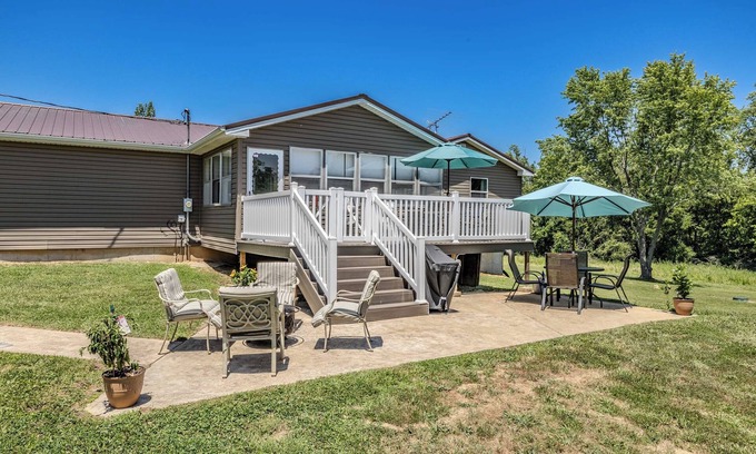 Farmington House | Comfy Country home. Pet friendly, 5 bedrooms, AC, WIFI, just outside Farmington