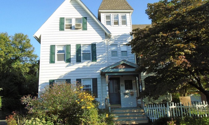 Ansonia Apartment | Comfy Home for Solo Travelers - 1 BR APT w/Full Kitchen, Near All Amenities