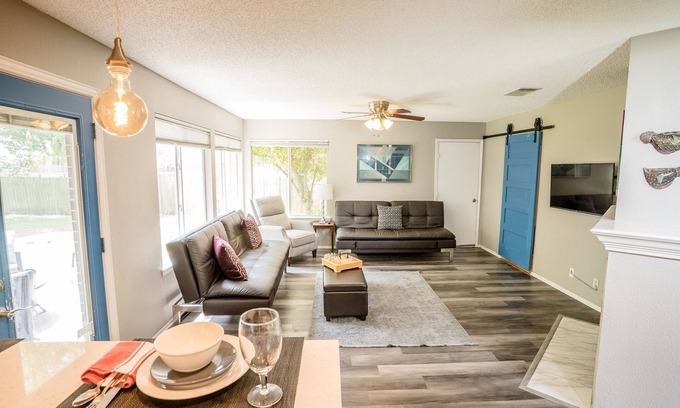 Saxony House | ★Comfy & Inviting Pflugerville Home★ Fast Internet