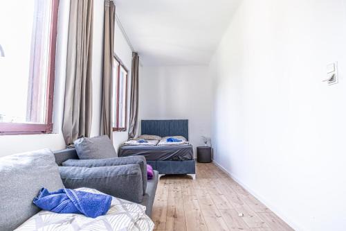 Meidling Hostel | Comfy Rooms in Shared villa with Terrace and Garden