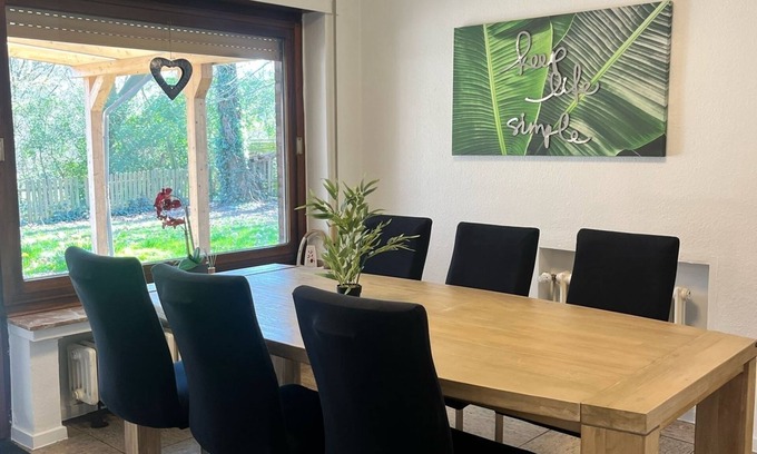 Oberhausen House | Completely newly renovated bungalow in a central location in Oberhausen