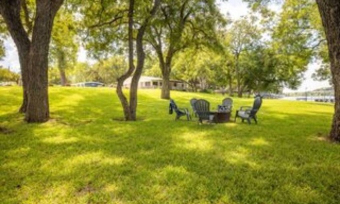 Burnet Condo | Condo 17, Beautiful Lake View