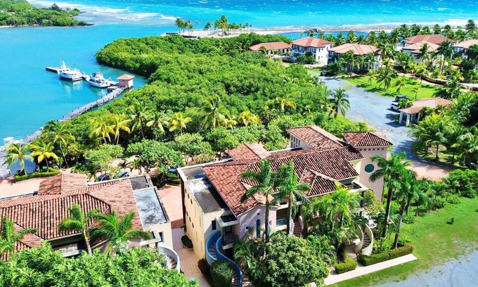 Roatan House | Condo 1C @ Parrot Tree Plantation