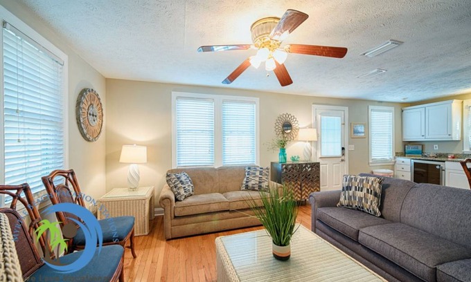 Cherry Grove Beach Condo | Condo ∙ 3 bedrooms ∙ 12 guests