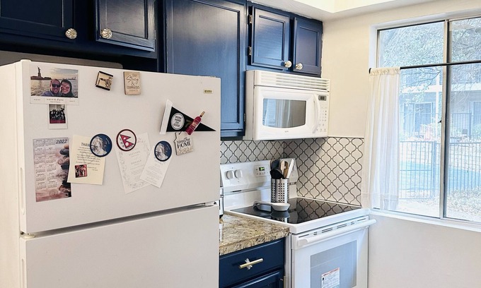 Dawson Condo | CONDO 7 MINS FROM DOWNTOWN AUSTIN