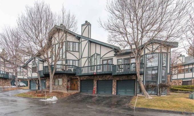 Patton Condo | Condo w/ Heated Pool & Jacuzzi. 1 Mile From The Village!