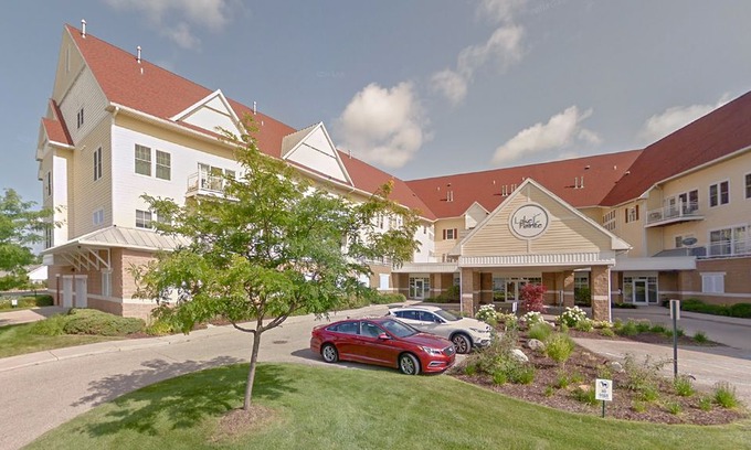 Spring Lake Apartment | Condo w/ Marina Views, Pool access & close to Restaurants!