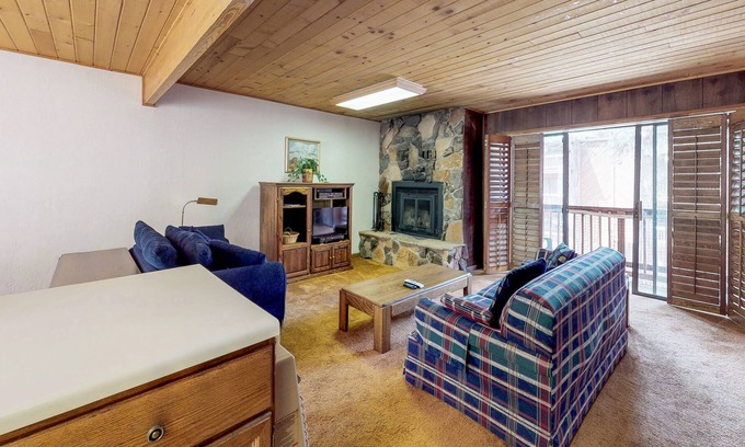 Angel Fire Condo | Condo with WiFi & fire - walk to Chile Express Lift
