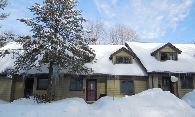 Hidden Valley House | Contact Free Check in/out! Private Access! Work from Home Ready! Beautiful views
