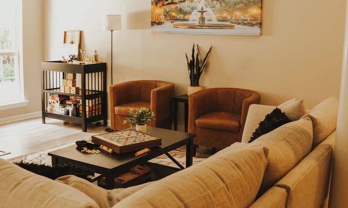 Savannah House | Contemporary Charm in Savannah, 16 minutes to Downtown Historic District!