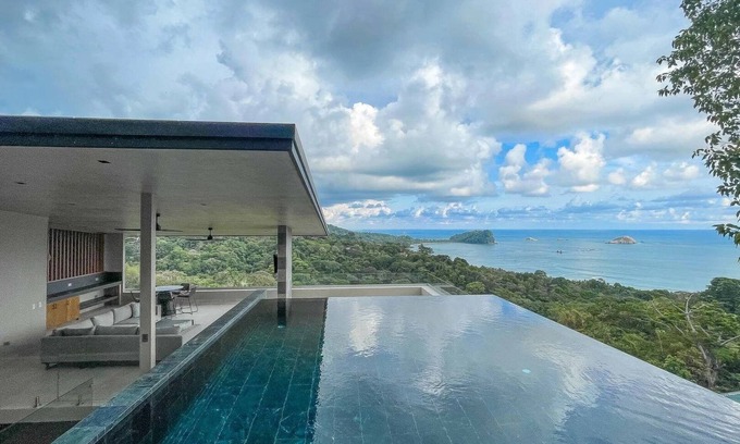 Manuel Antonio House | Contemporary Luxury, Saltwater Pool, Fully Air Conditioned, Huge Views