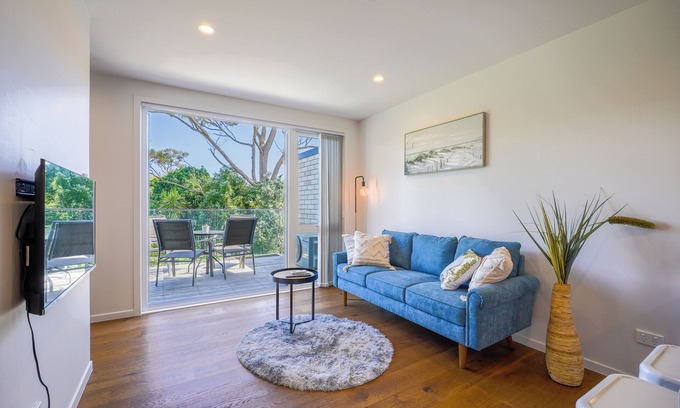 Mangere House | Contemporary Family Retreat– Close to Airport