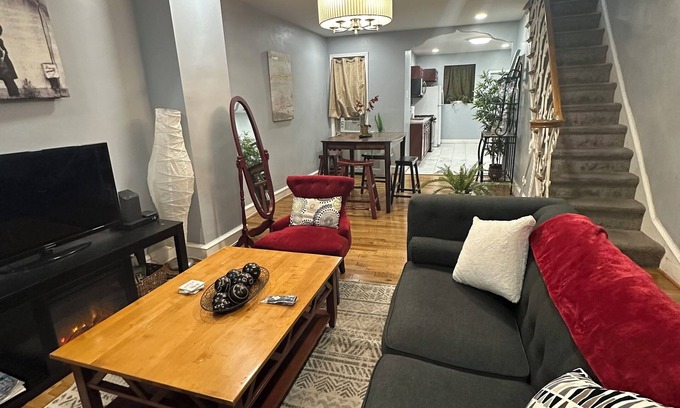 Olde Richmond House | Contemporary home 8 min from center city