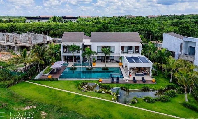 Casa de Campo House | Contemporary NEW 5Bdr Villa w/Pool, Hot Tub & BBQ at CDC!