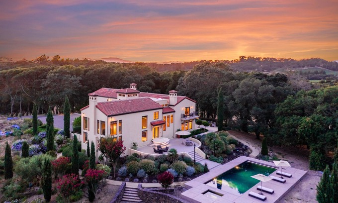 Coombsville House | Contemporary Villa in the Napa Valley