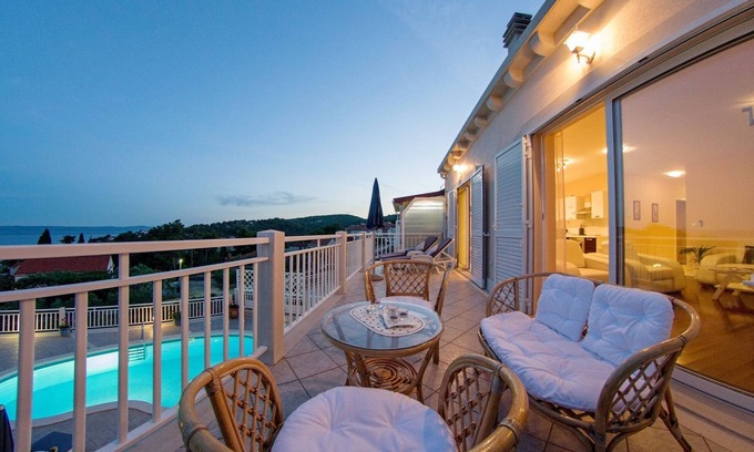 Sumartin Villa | Contemporary villa with sea view and private pool