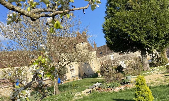Ceton Bed & Breakfast | Continuation of Les Étoiles du manoir de La Barre created in the frame in 2022