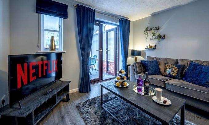 Cradley House | Contractors | Family home ππππ Netflix,πππ¨π© WiFi, near Dudley/Birmingham