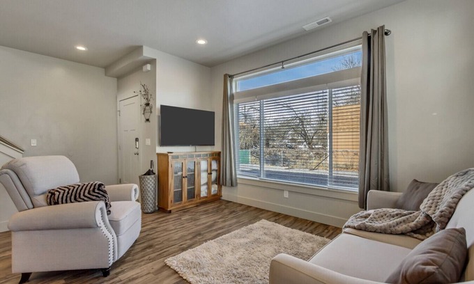 Layton House | Convenient 3BR with King Beds Near Hill AFB and Davis Conference Center