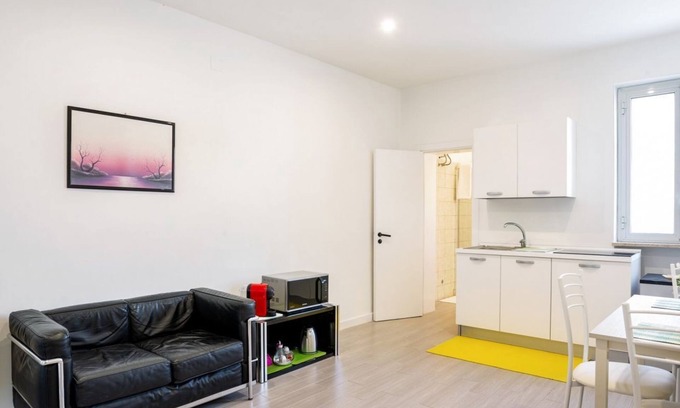 Municipio 2 Apartment | Convenient Apt 10 Min from Station & Theater