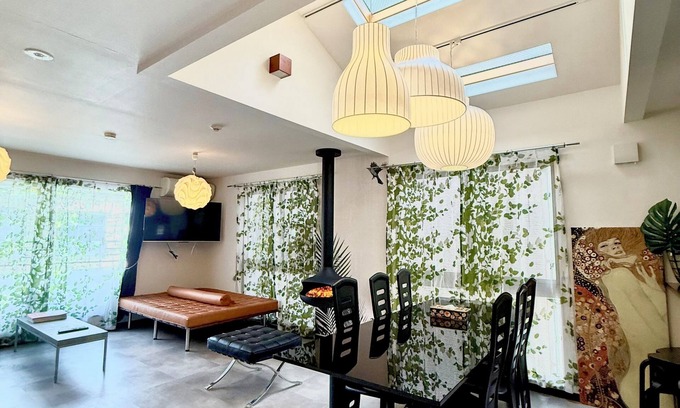 Toshima House | Convenient for sightseeing|Walking distance from Komagome Station|A house for rent in a shopping arcade📍.