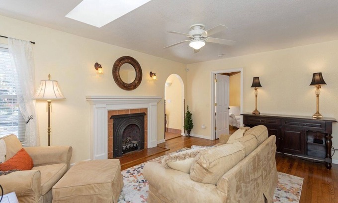 Sylvan Heights House | Convenient in-town location! Quiet, clean, and cozy cottage, 1mi to Main St HVL