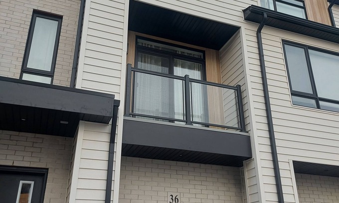 County of Brant Apartment | Convenient room for a peaceful stay in Paris