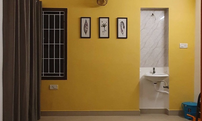 Arumbakkam Apartment | Convenient shared room in a 2bhk with all amenities at value in central Chennai.