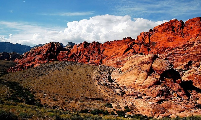 Las Vegas Hotel | Convenient Stay, Superb Location, Outdoor Pool, Pets Allowed, Parking!