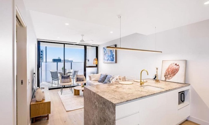 Milton Apartment | Conveniently located 2BR apt with rooftop pool at Milt